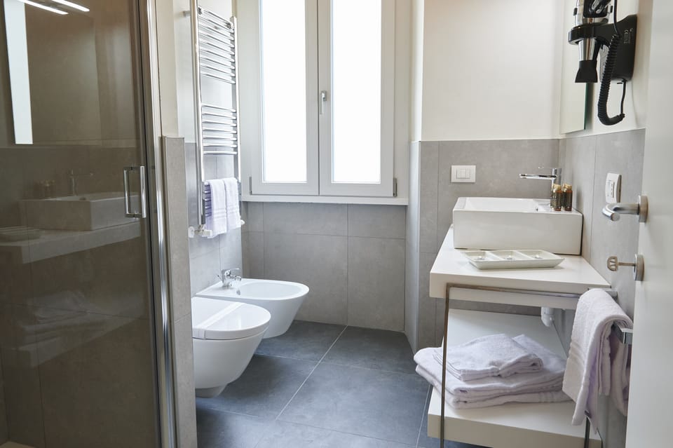Deluxe Room | Bathroom