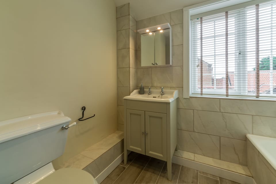 First floor: Family bathroom