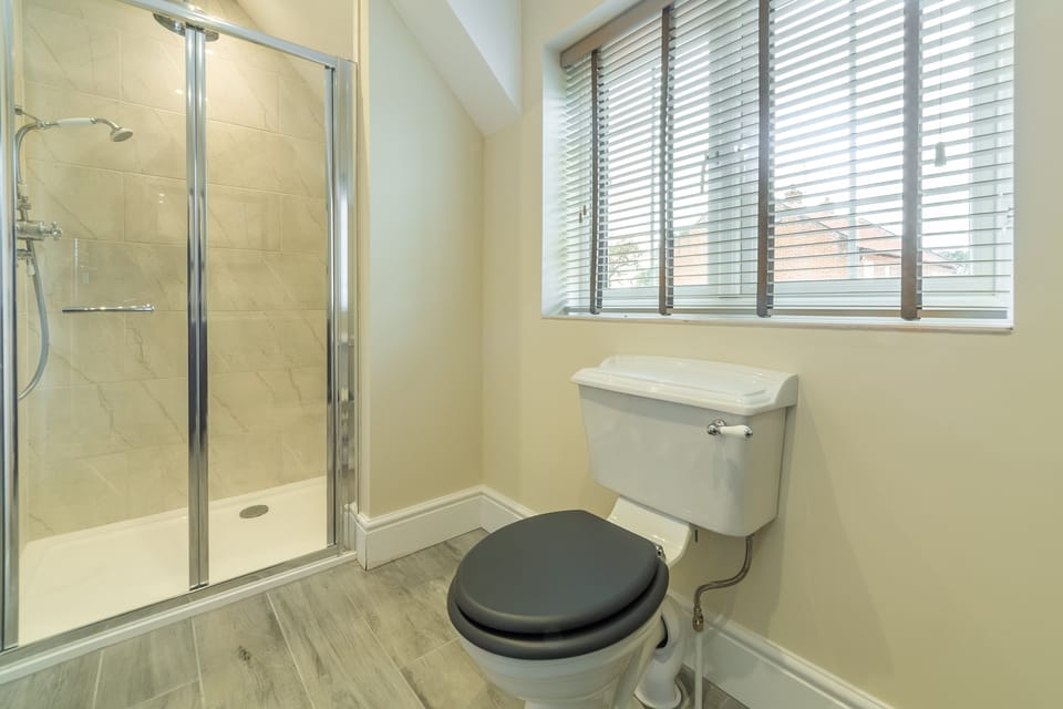First floor: En-suite to master bedroom with shower cubicle, WC and hand basin