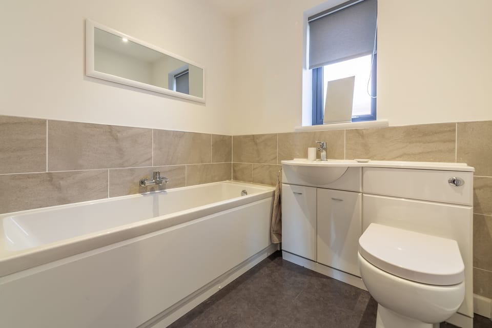 Ground floor: Family bathroom