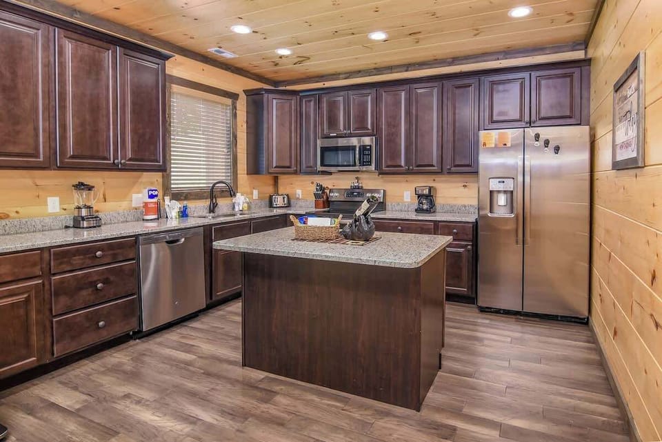 Fully equipped, modern kitchen... "The kitchen had everything we need for coooking"