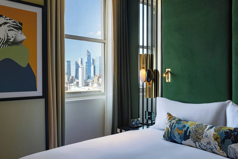 Suite, 1 King Bed, Park View, Corner (Urban) | Hypo-allergenic bedding, pillowtop beds, in-room safe, desk