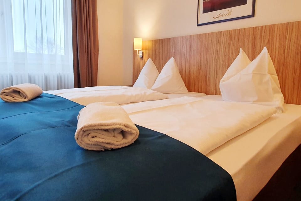 Double Room, 1 Double Bed | Hypo-allergenic bedding, in-room safe, WiFi, bed sheets