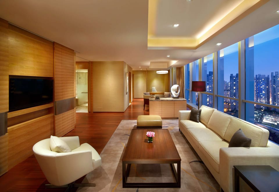 Regency Executive Suite, 1 King Bed (23F-27F) | Minibar, in-room safe, soundproofing, iron/ironing board