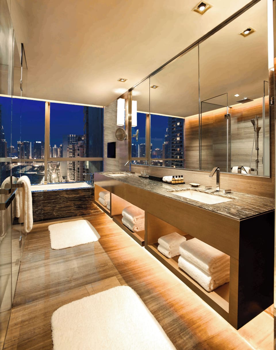 Family Suite | Bathroom | Separate tub and shower, hair dryer, bathrobes, towels