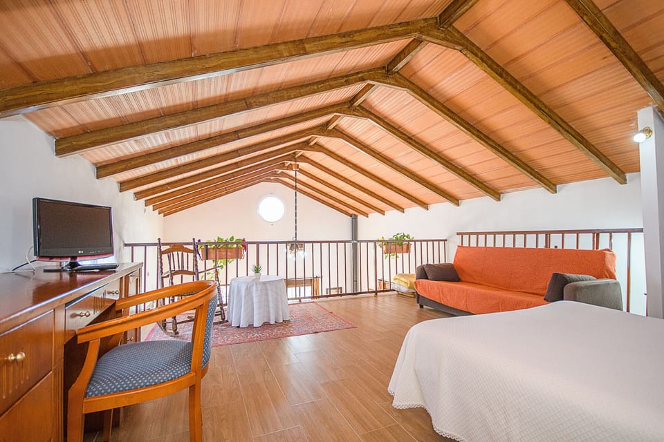 Enjoy the bedroom of this house near El Caminito del Rey