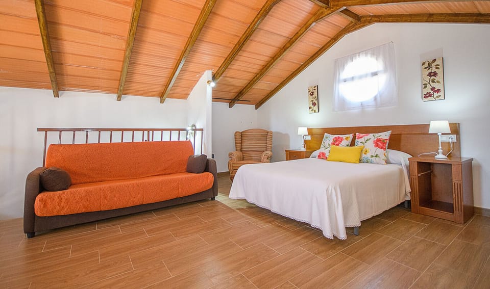 Enjoy the bedroom of this house near El Caminito del Rey