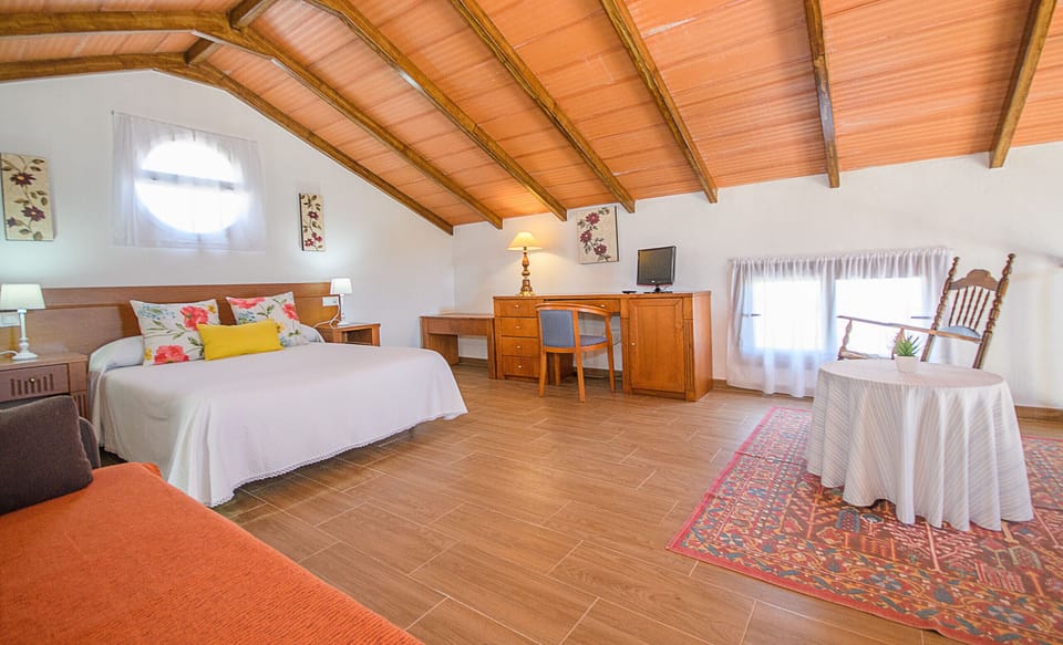 Enjoy the bedroom of this house near El Caminito del Rey