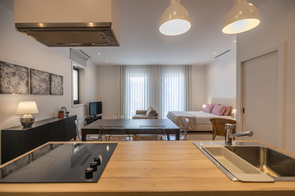32-inch Smart TV with cable channels, TV