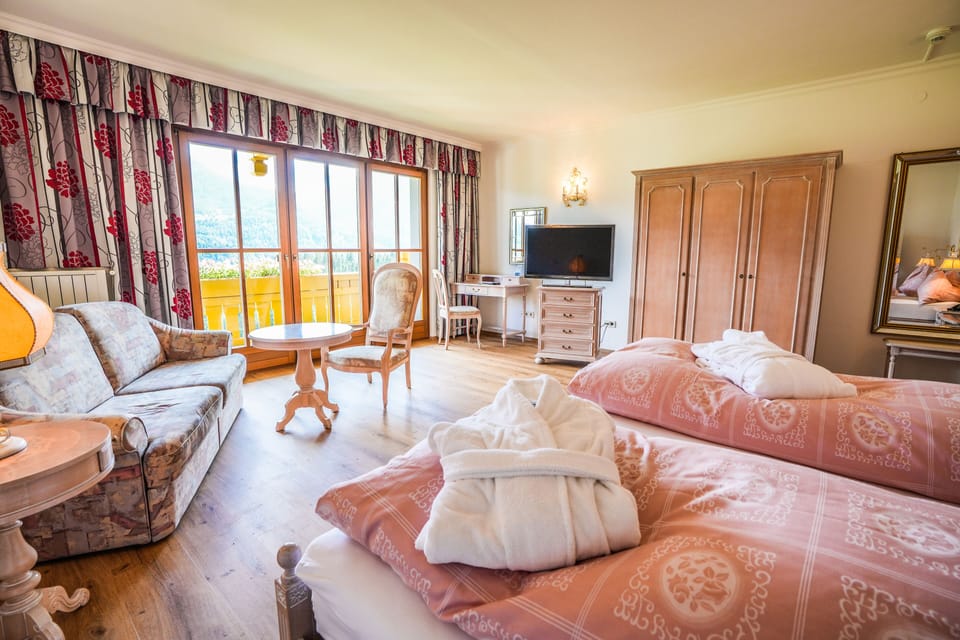 Premium Studio, 1 Bedroom, Bathtub, Valley View | 1 bedroom, premium bedding, down comforters, in-room safe