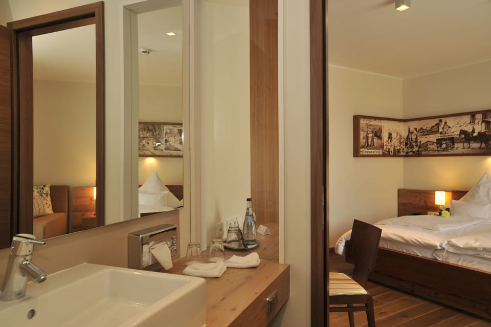 Comfort Double Room | Bathroom shower