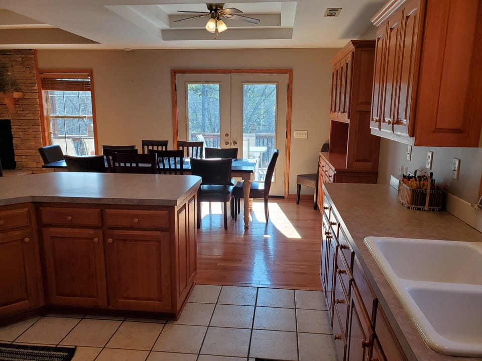 Kitchen/Dining Area