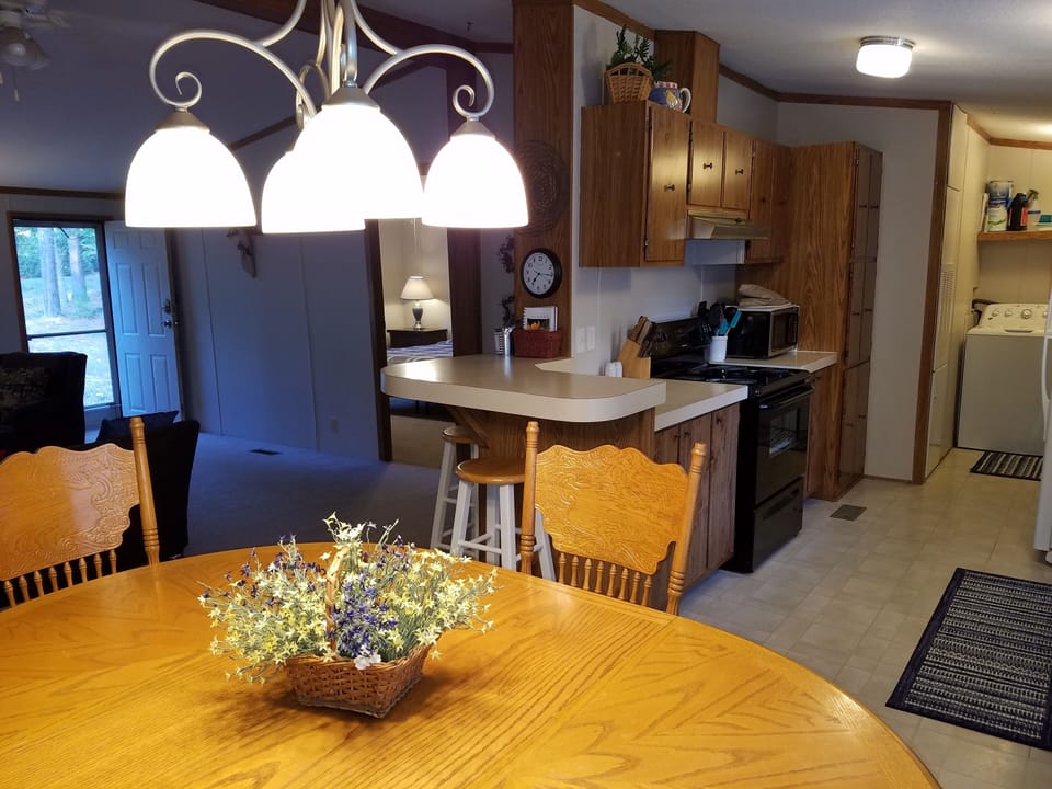 Kitchen/Dining Area