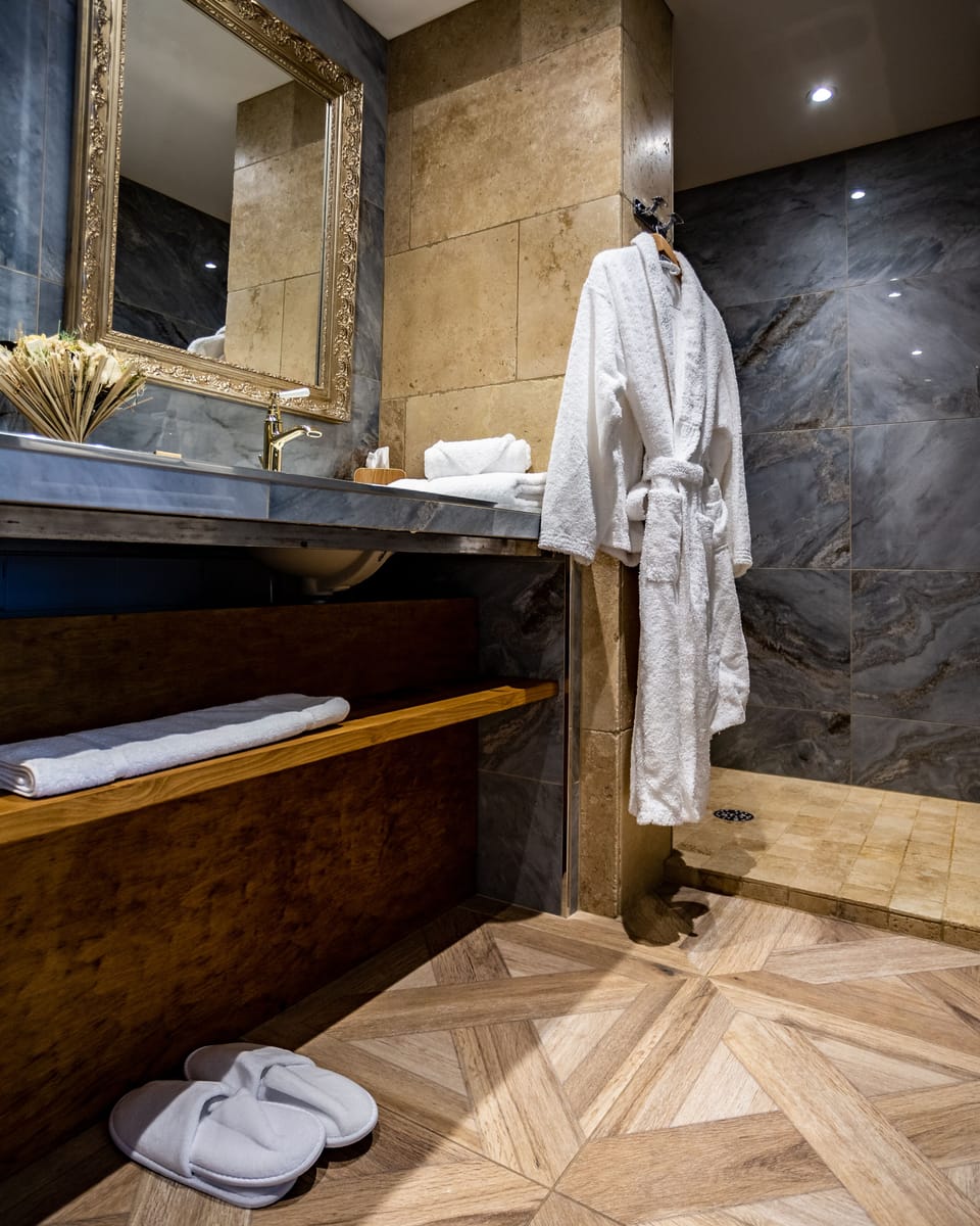 Deluxe Room, Terrace | Bathroom | Free toiletries, hair dryer, bathrobes, towels