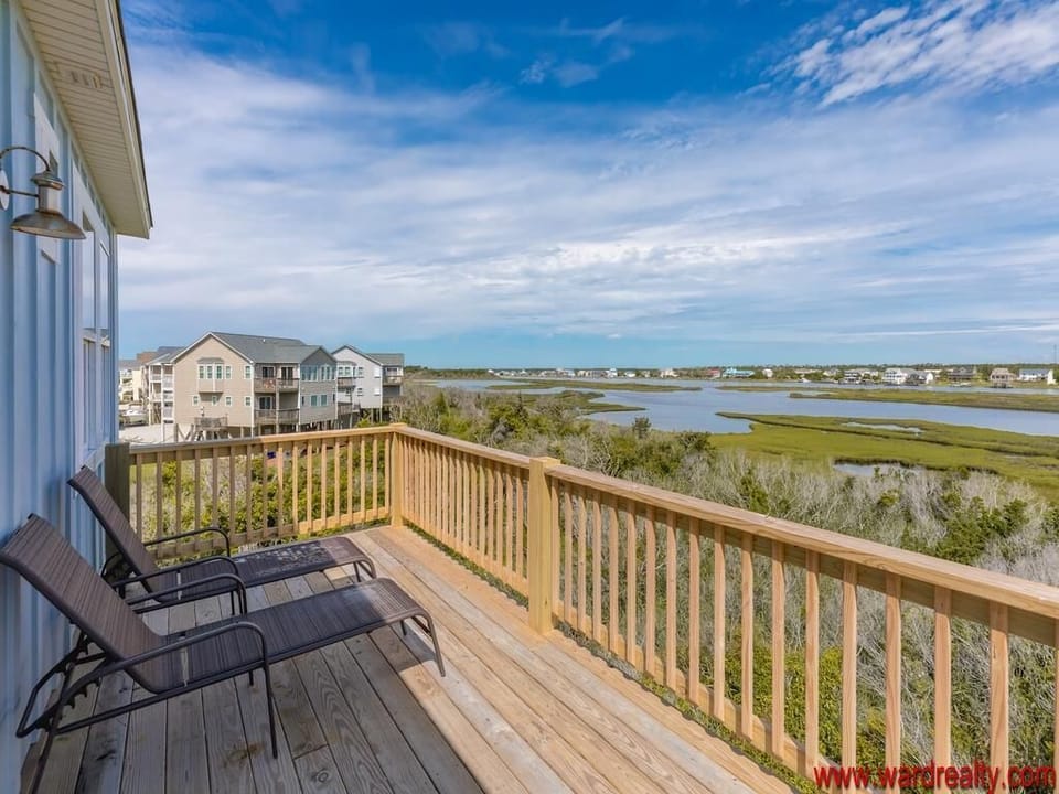 Top Floor Sound-Side Sun Deck