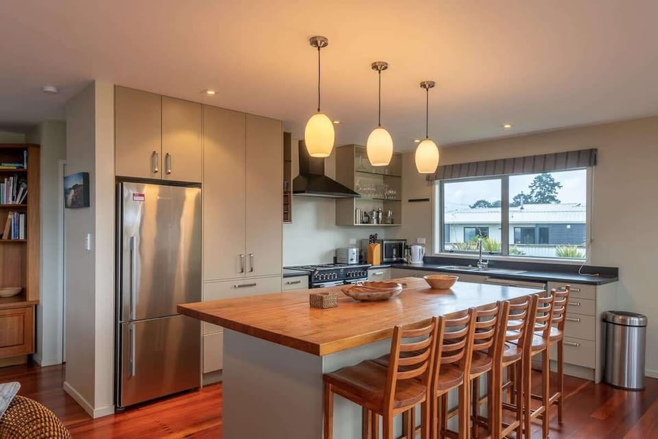 Kitchen with Island bench