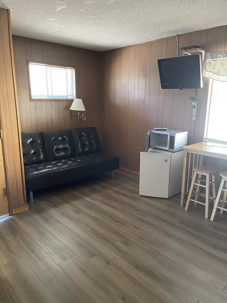 Cabin 3 - 1 Queen Bed | Living area | 28-inch flat-screen TV with cable channels, TV