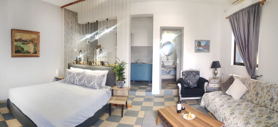 Junior Studio Suite, 1 Bedroom, Sea View | In-room safe, iron/ironing board, free cribs/infant beds, rollaway beds