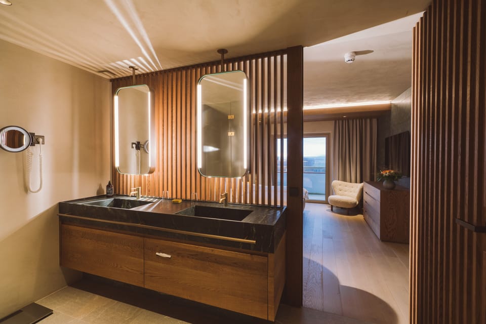 Deluxe Suite | Bathroom | Separate tub and shower, rainfall showerhead, designer toiletries