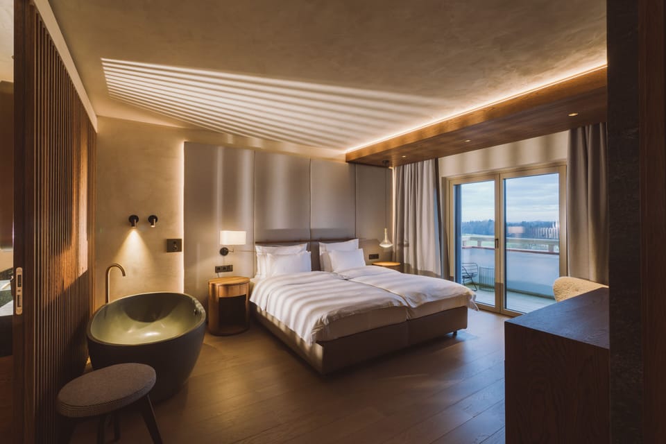Deluxe Suite | Egyptian cotton sheets, premium bedding, minibar, in-room safe