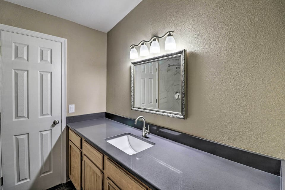 Bathroom | Towels Provided