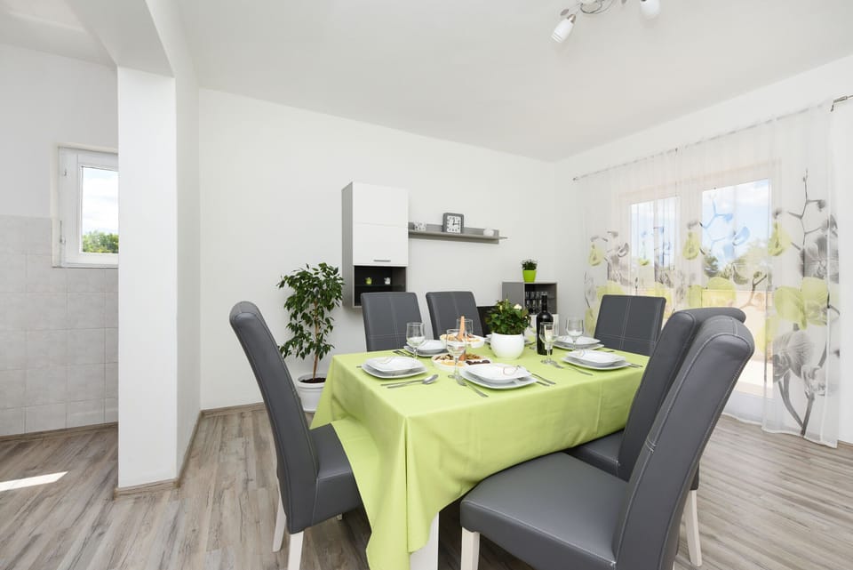 Villa, 3 Bedrooms, Private Pool, Mountain View | In-room dining