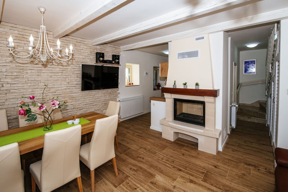 Villa, 4 Bedrooms, Private Pool, Sea View | In-room dining