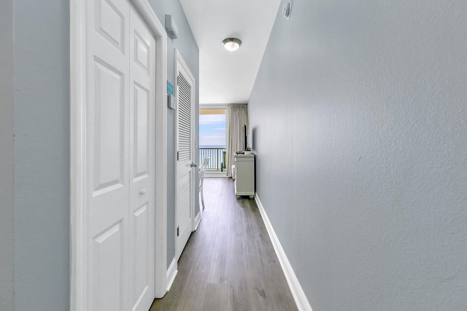 Welcome in to Majestic Beach Towers 1-609