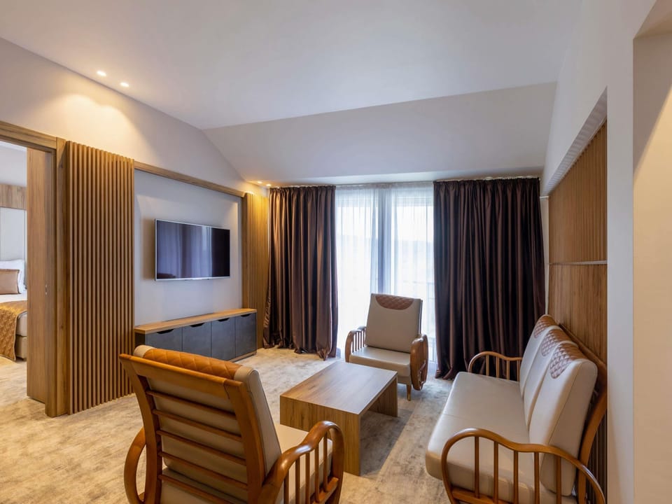 Presidential Suite, 1 King Bed | Egyptian cotton sheets, premium bedding, in-room safe, desk