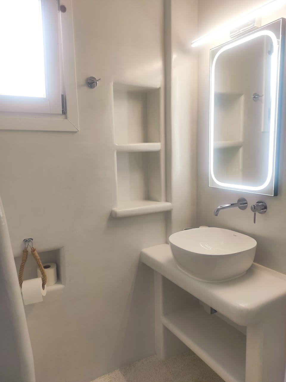 Standard Double or Twin Room | Bathroom | Shower, free toiletries, hair dryer, slippers