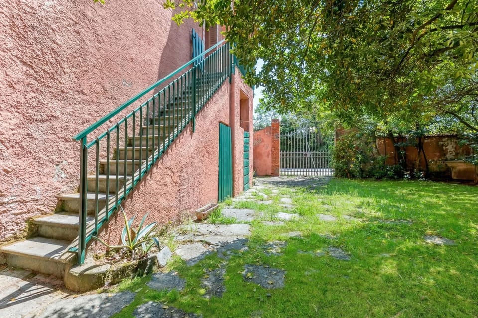 Family Apartment, Multiple Bedrooms, Sea Facing (La Rosa - Focette 100m from sea) | Property grounds