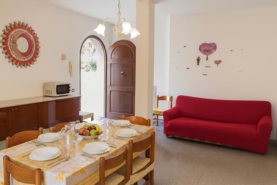 Family Apartment, 4 Bedrooms, 2 Bathrooms (Casa Tirrena 600m from sea) | Dining