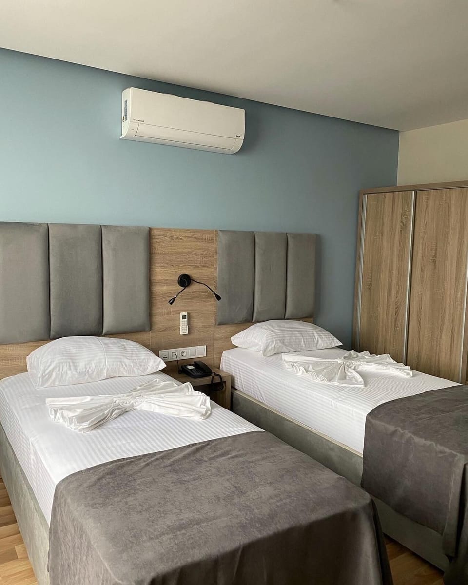 Deluxe Twin Room, Sea View | Minibar, in-room safe, desk, blackout drapes