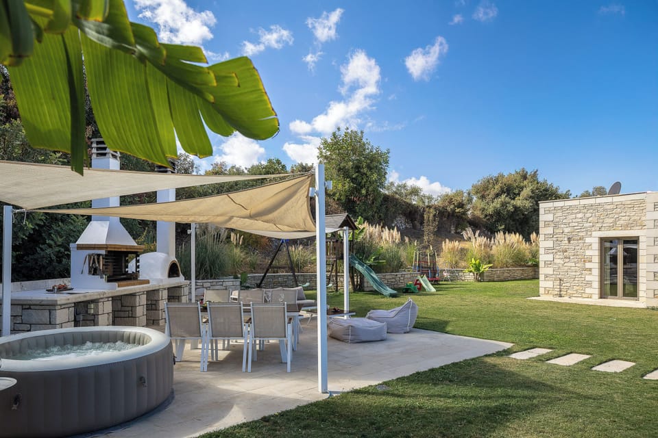 A family-friendly garden with whirlpool relaxation.