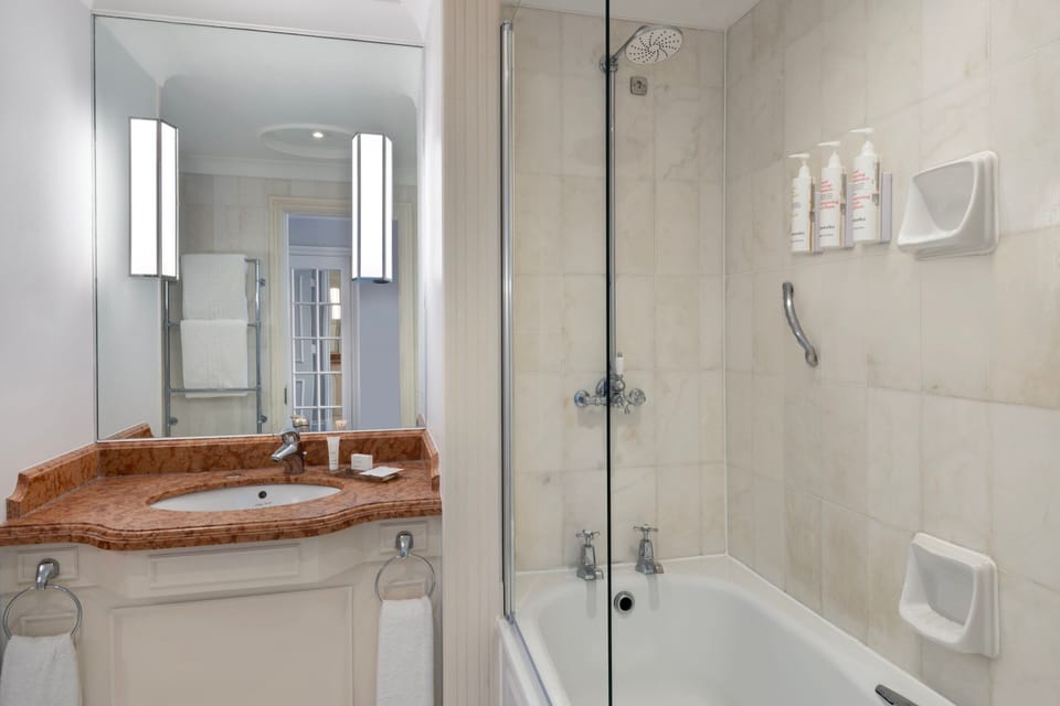 Combined shower/tub, designer toiletries, hair dryer, towels