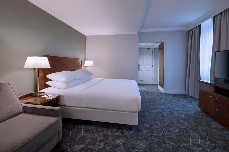 Superior Room, 1 King Bed | Premium bedding, pillowtop beds, in-room safe, desk