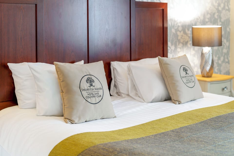 Suite | Premium bedding, individually decorated, individually furnished, desk