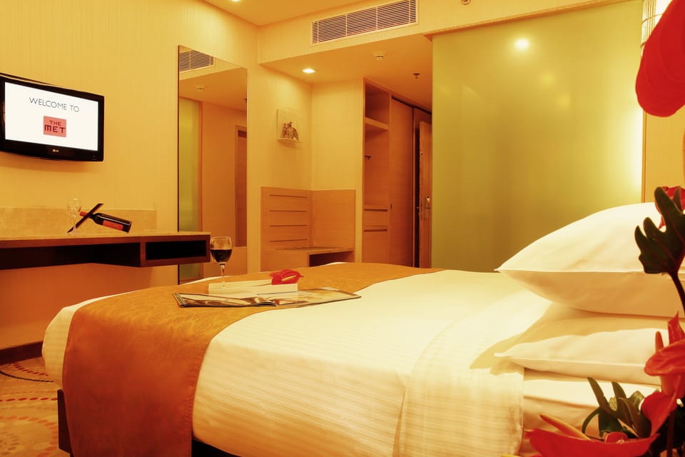Down comforters, minibar, in-room safe, desk