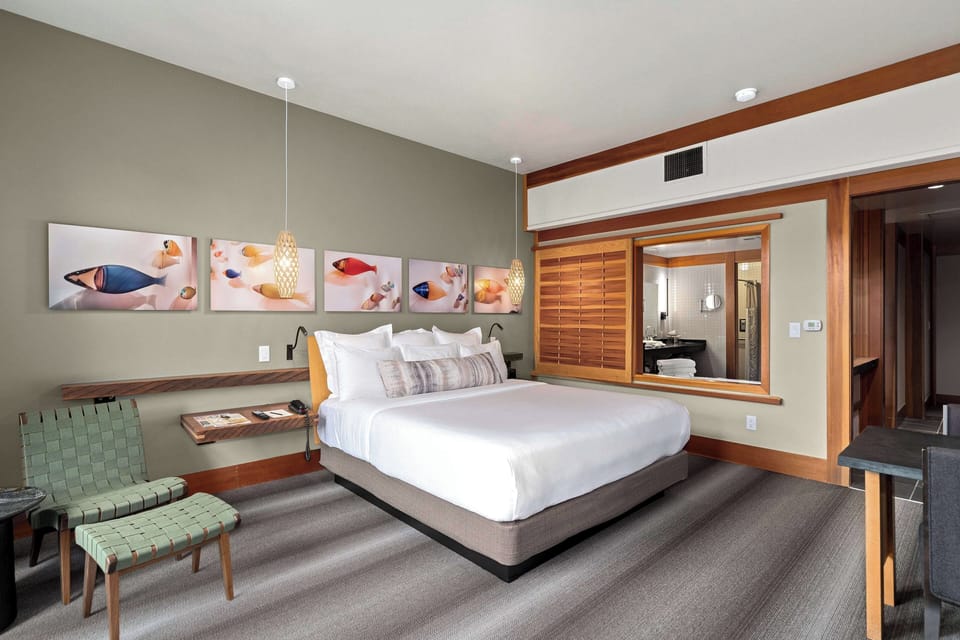 Room, 1 King Bed (Nice) | Premium bedding, down comforters, minibar, in-room safe
