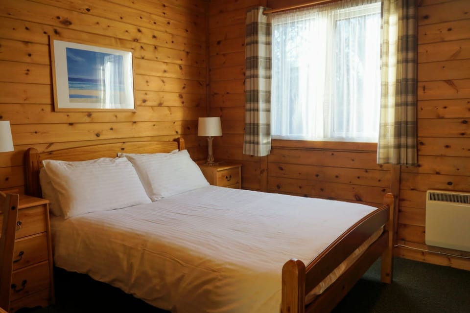 Pine Lodge Bedroom 1