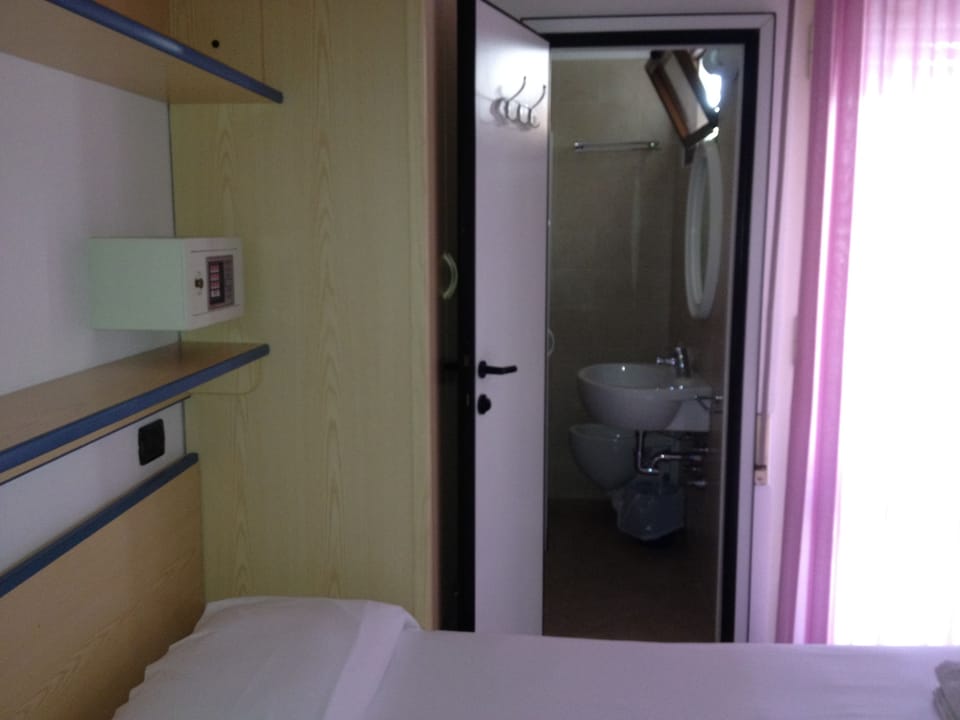 Egyptian cotton sheets, in-room safe, individually furnished, desk