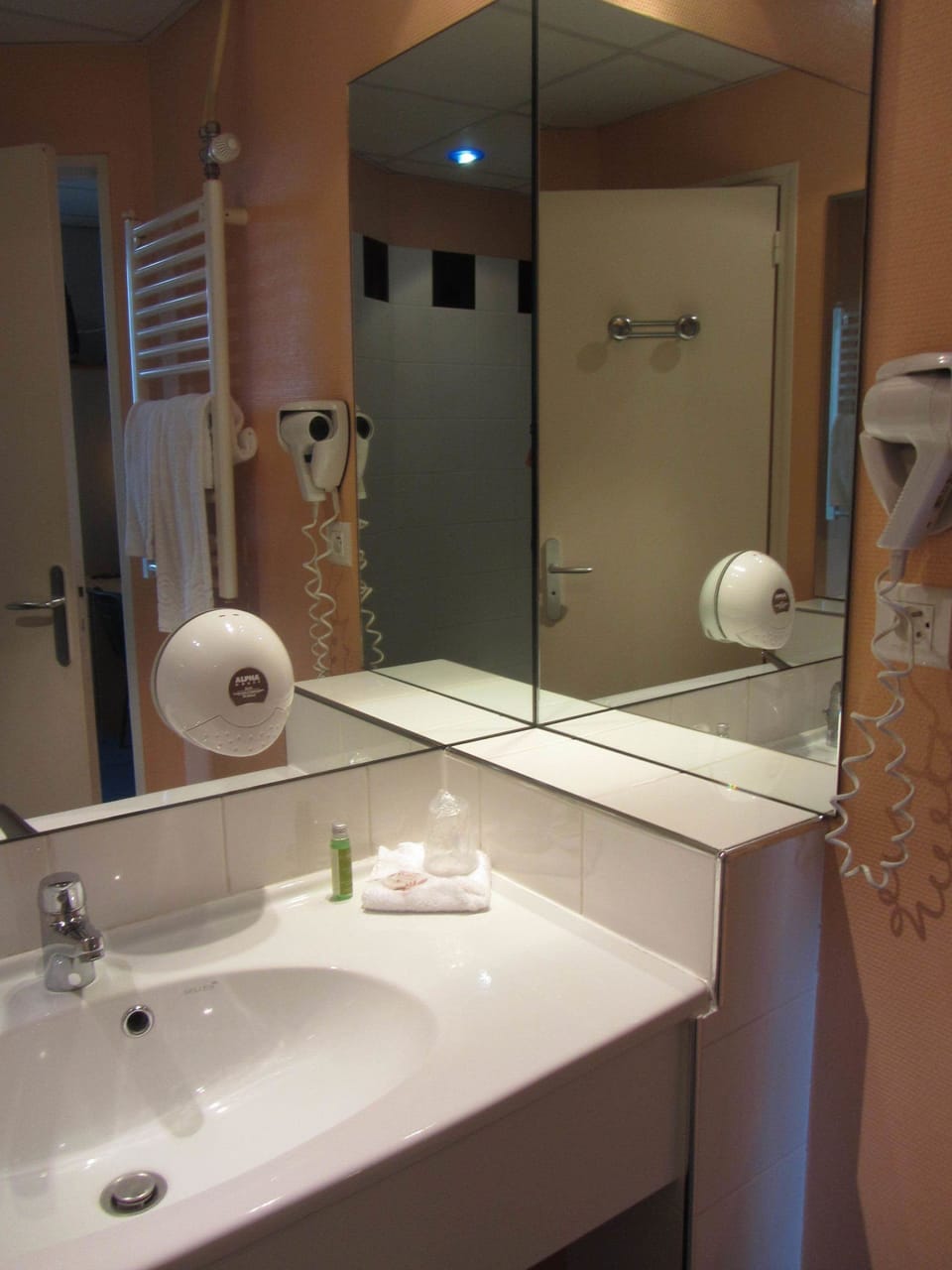 Rainfall showerhead, free toiletries, hair dryer, towels