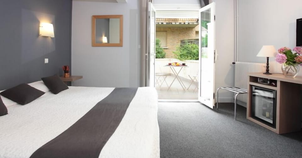 Comfort Double Room | Minibar, in-room safe, desk, soundproofing