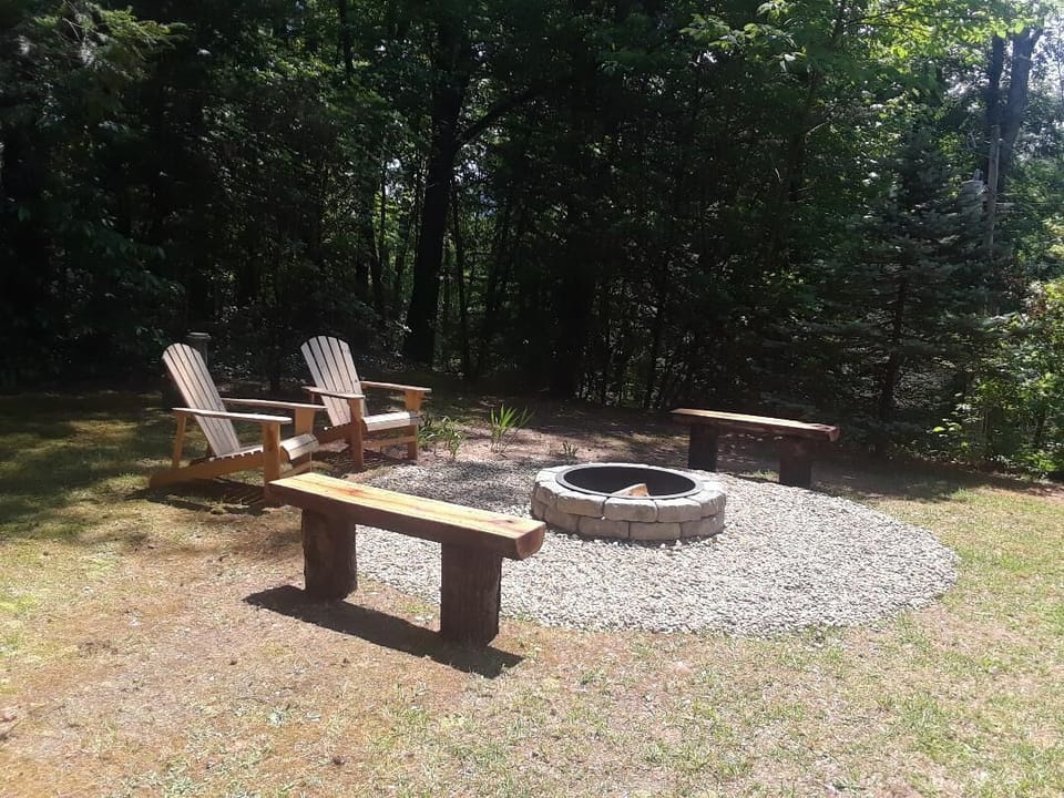 Great firepit to enjoy the outdoors and roasting marshmellow sticks here for you