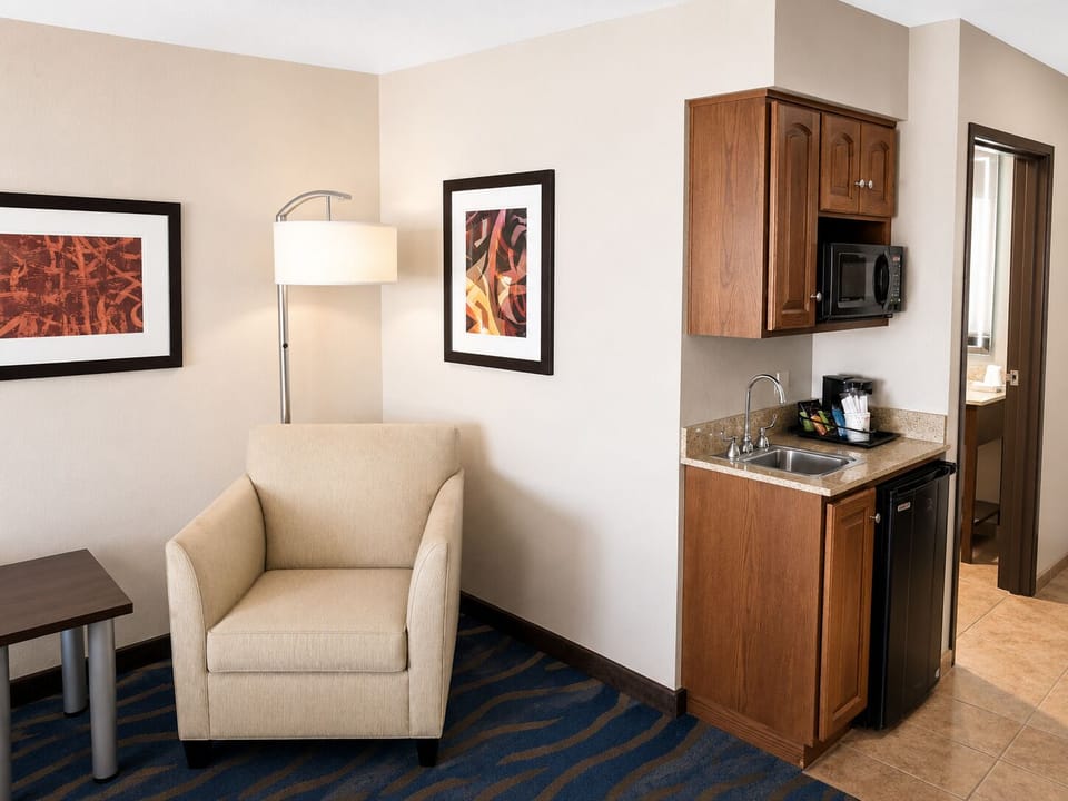 Room, 1 King Bed | Pillowtop beds, minibar, in-room safe, desk