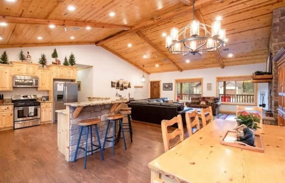 Open area layout; perfect for bringing everyone together.