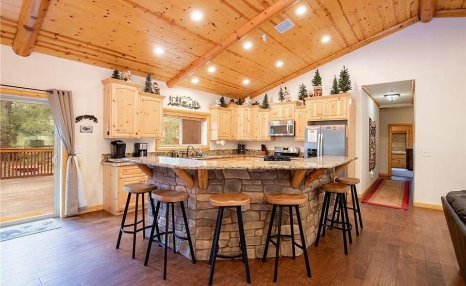 Fully stocked kitchen for that delicious home cooked meal.