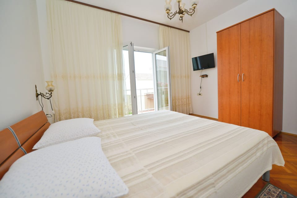 Apartment, 2 Bedrooms, Smoking, Balcony | 2 bedrooms