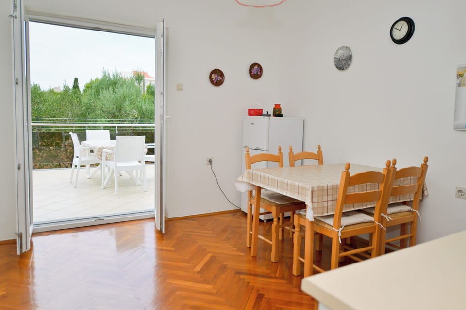 Apartment, 2 Bedrooms, Smoking, Balcony | Interior
