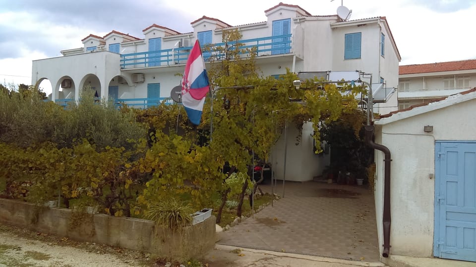 Studio, Multiple Bedrooms, Accessible, Smoking | Property entrance